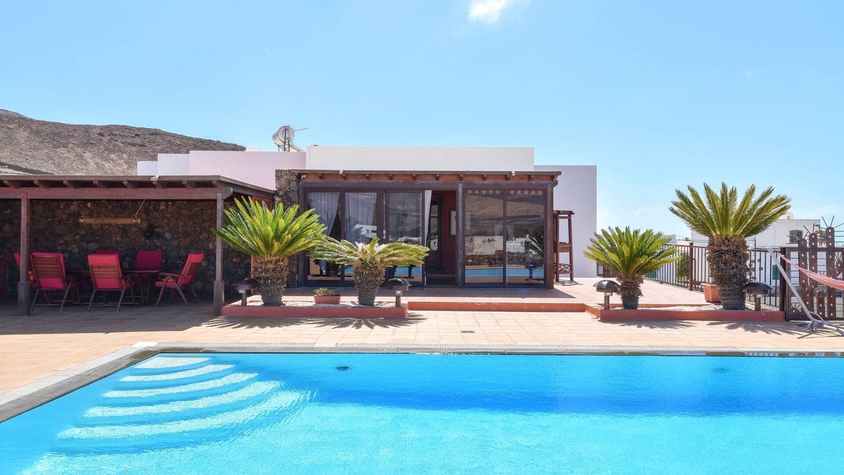 Guatiza House | Beautiful Villa La Petit with Pool, Terrace, Garden and Wi-Fi