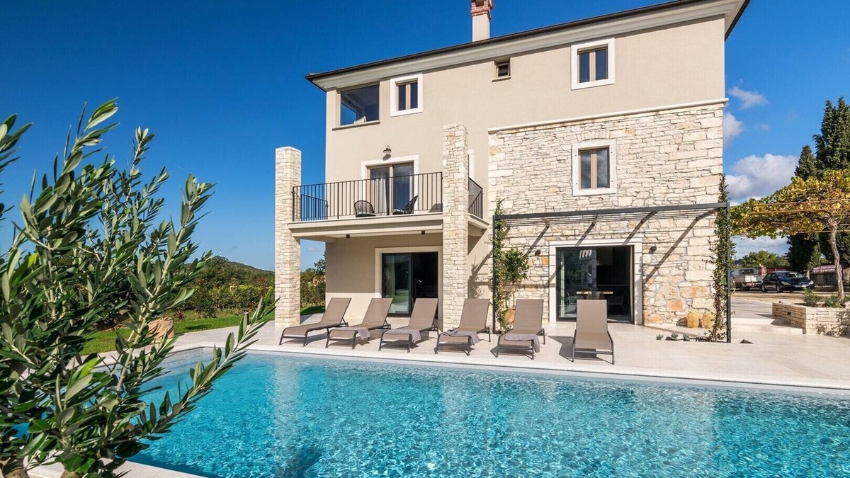 Matohanci Villa | Beautiful Villa San Martino with pool near Rovinj, away from the crowds and surrounded by the calmness of nature.