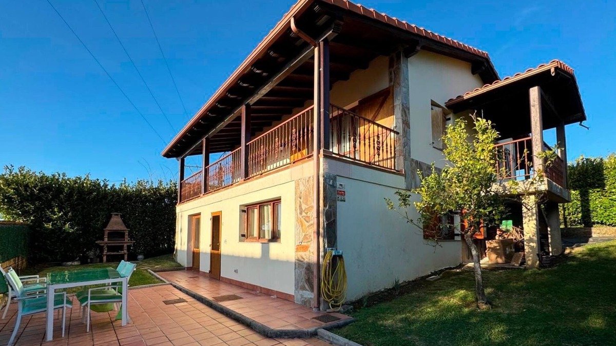 Limpias Ski Chalet | Beautiful villa surrounded by nature and close to the beach. Ideal for families.