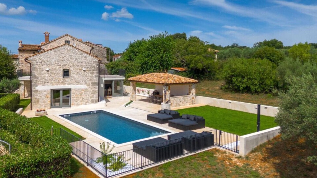 Vosteni Villa | Beautiful Villa Treori with pool in Sv. Lovrec