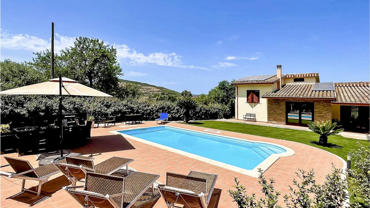 Nuxis House | Beautiful villa with all comforts away from the hustle and bustle, but close to the most beautiful b