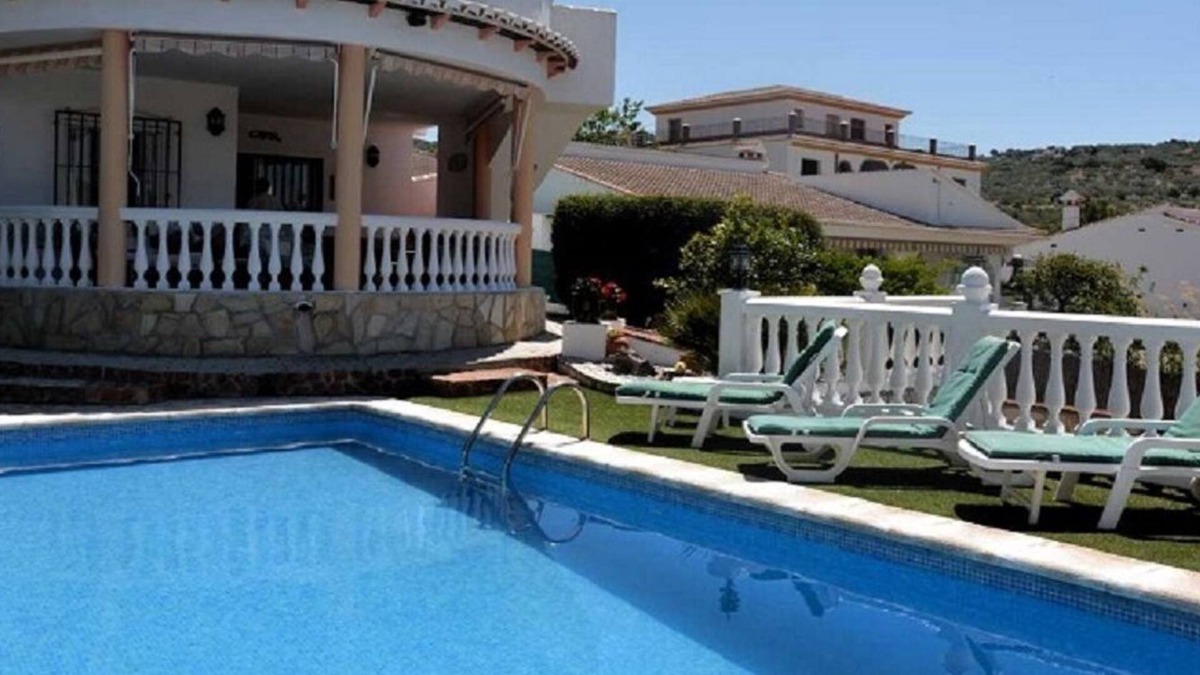 Puente de Salia Villa | Beautiful villa with private pool on walking distance to bars, restaurants