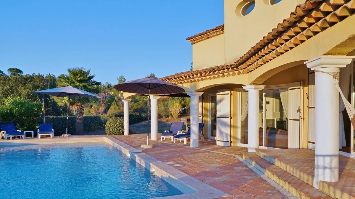 Les Esterets du Lac Villa | Beautiful Villa with Heated private Pool, only 15 minutes from the Beaches