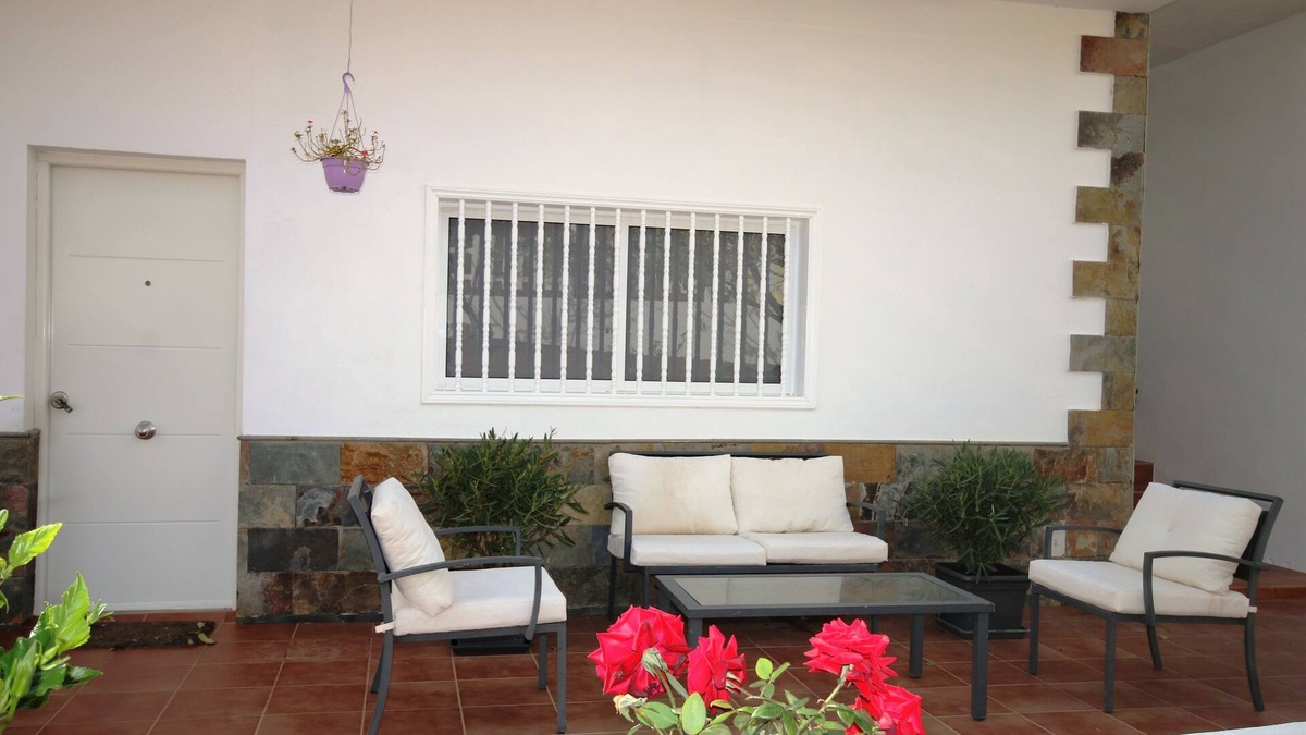 Valle de San Lorenzo Villa | Beautiful villa with garden, Jacuzzi and sea views