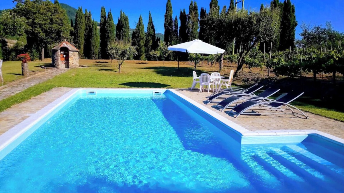 Mombaldone Villa | Beautiful villa with private pool in large garden in one of the borghi più belli