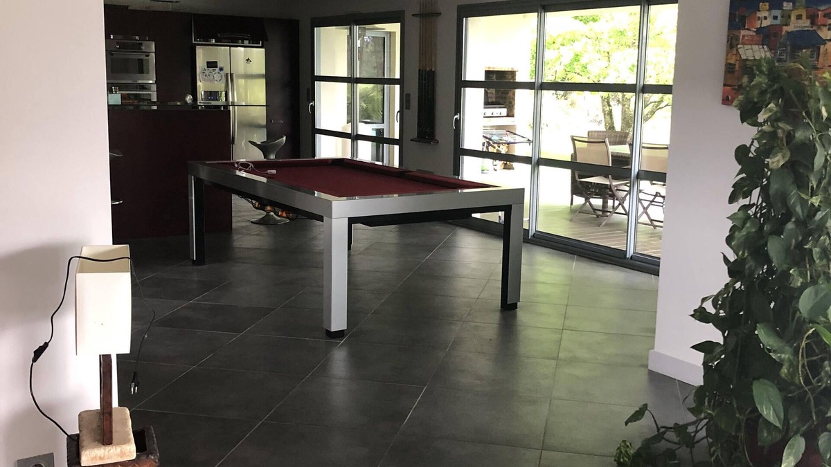 Pessac House | Beautiful villa with pool near the golf course