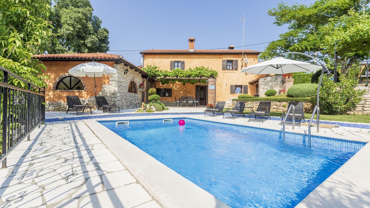 Karojba House | Beautiful villa with swimming pool, grill, free WiFi, washing machine