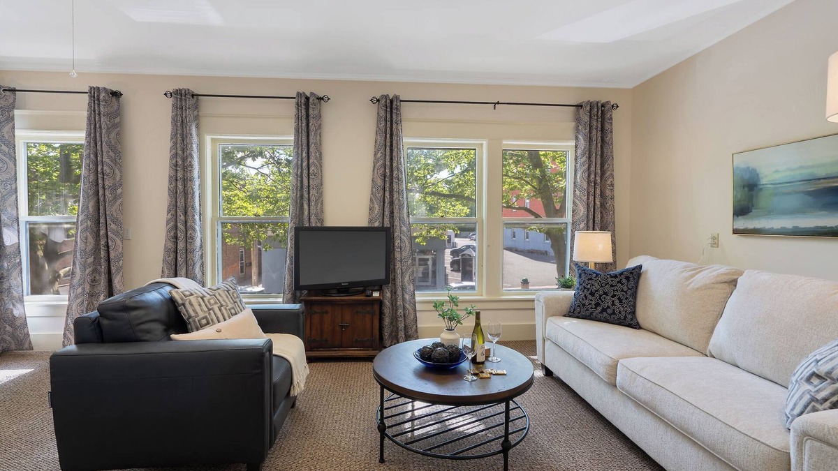 Baldwinsville Apartment | BEAUTIFUL village apt. Walk to river, shops, eateries. Great for getaway/work