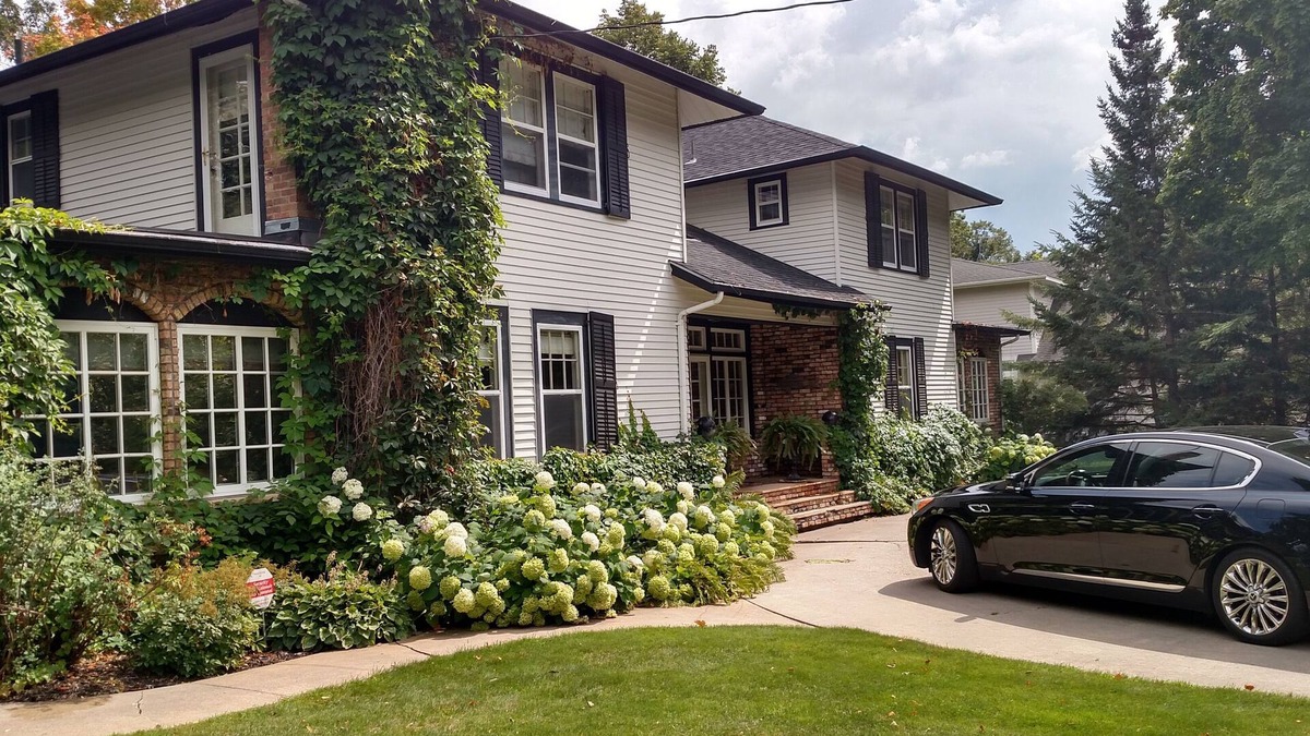 Alexandria House | Beautiful vintage home on the Alexandria Chain of Lakes