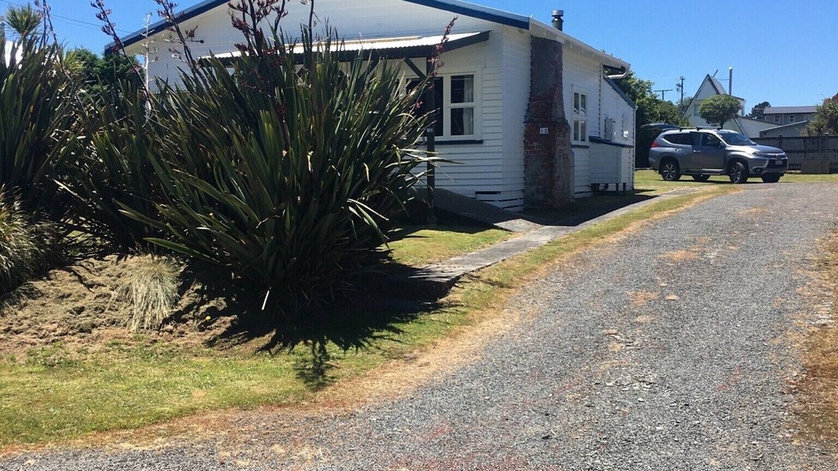 National Park Village House | Beautiful Volcanic Plateau-NationalPark-(Waimarino) Bear Mountain Lodge