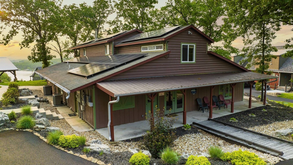 Kimberling City Cabin | Beautiful Waterfront Table Rock Lake Cabin - Sleeps 16, private dock