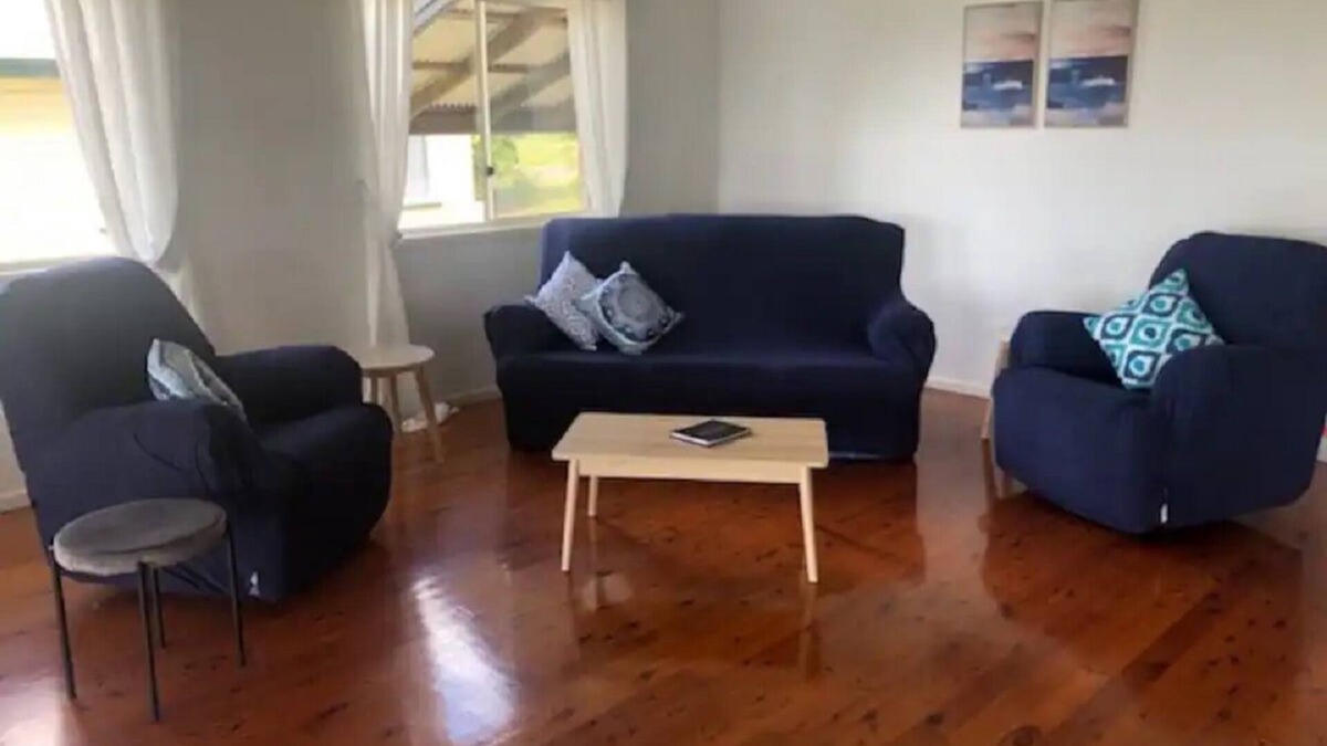Brisbane Waterfront House | Beautiful Waterfront Home - Ready for Your Holiday