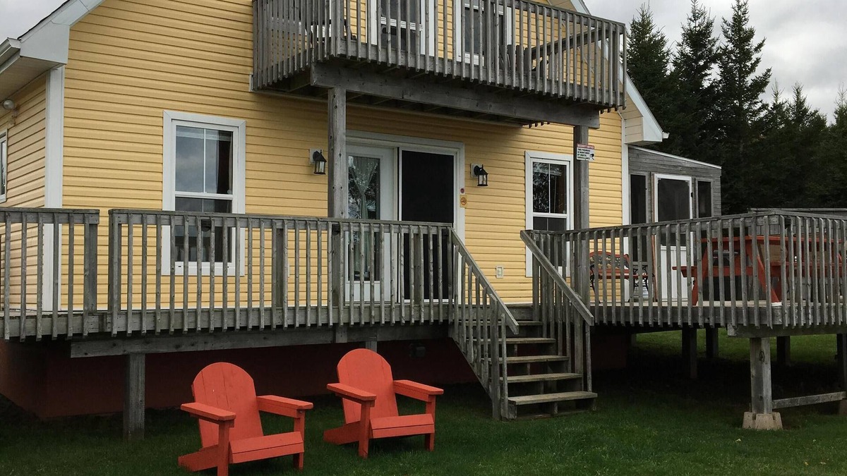 Cymbria Cottage | Beautiful waterfront cottage with spectacular view!