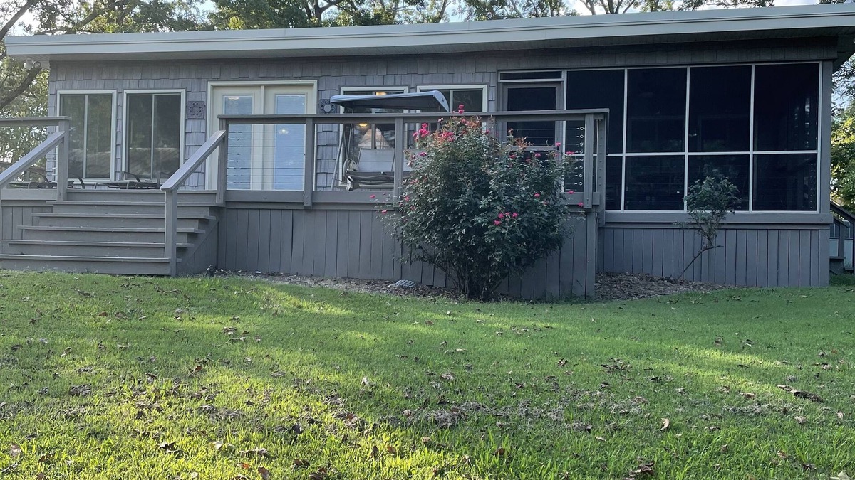 Springville House | Beautiful waterfront home on KY lake!