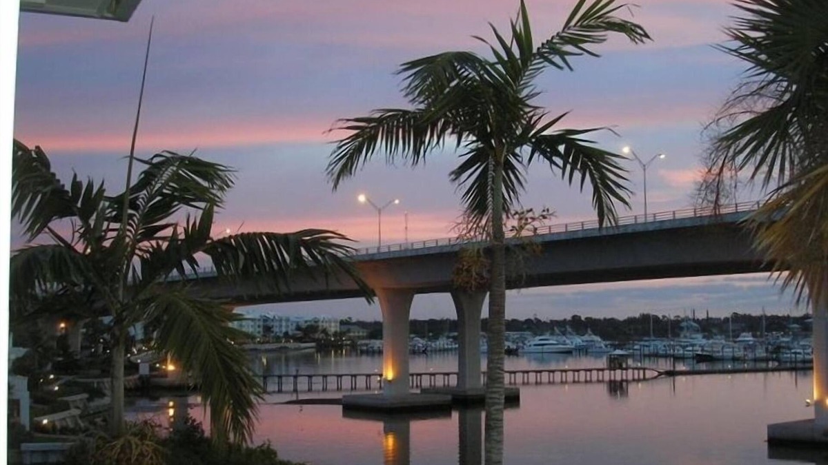 Stuart Condo | Beautiful Waterfront Condo with Boat Dockage in Stuart Florida