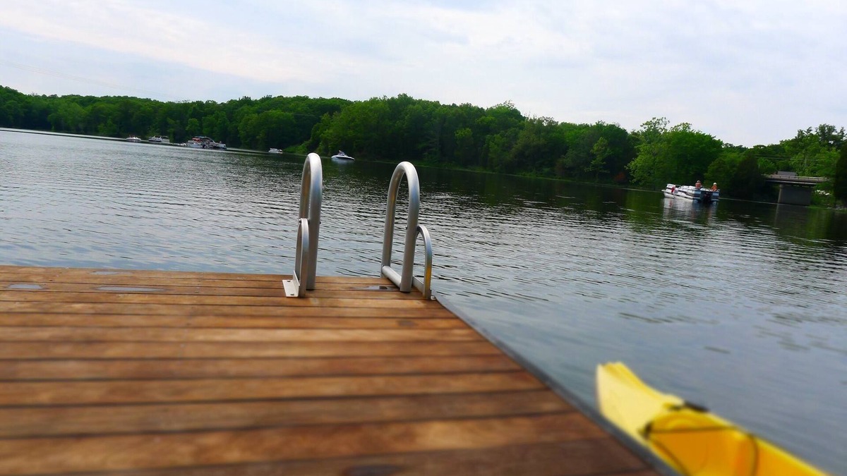 Wolf Creek House | Beautiful Waterfront Dock.