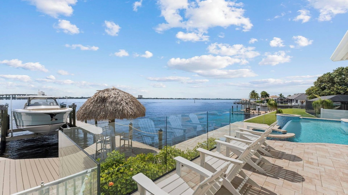 Caloosahatchee House | Beautiful Waterfront Home
