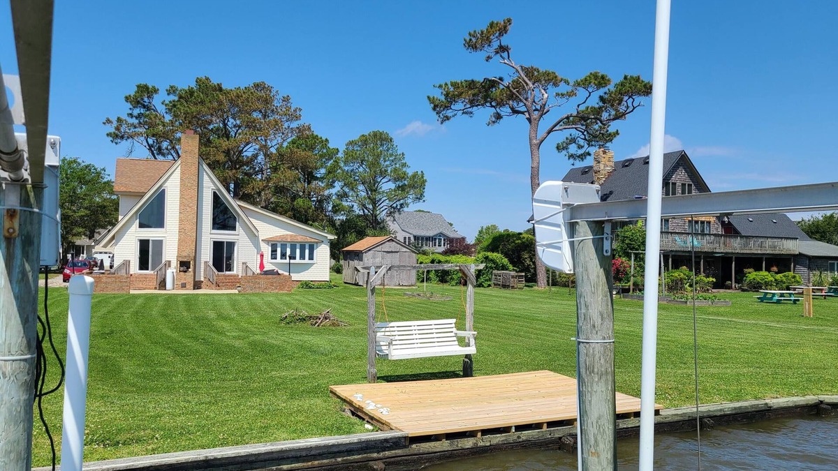 Fentress Cottage | Beautiful Waterfront Vacation Rental on the Currituck Sound