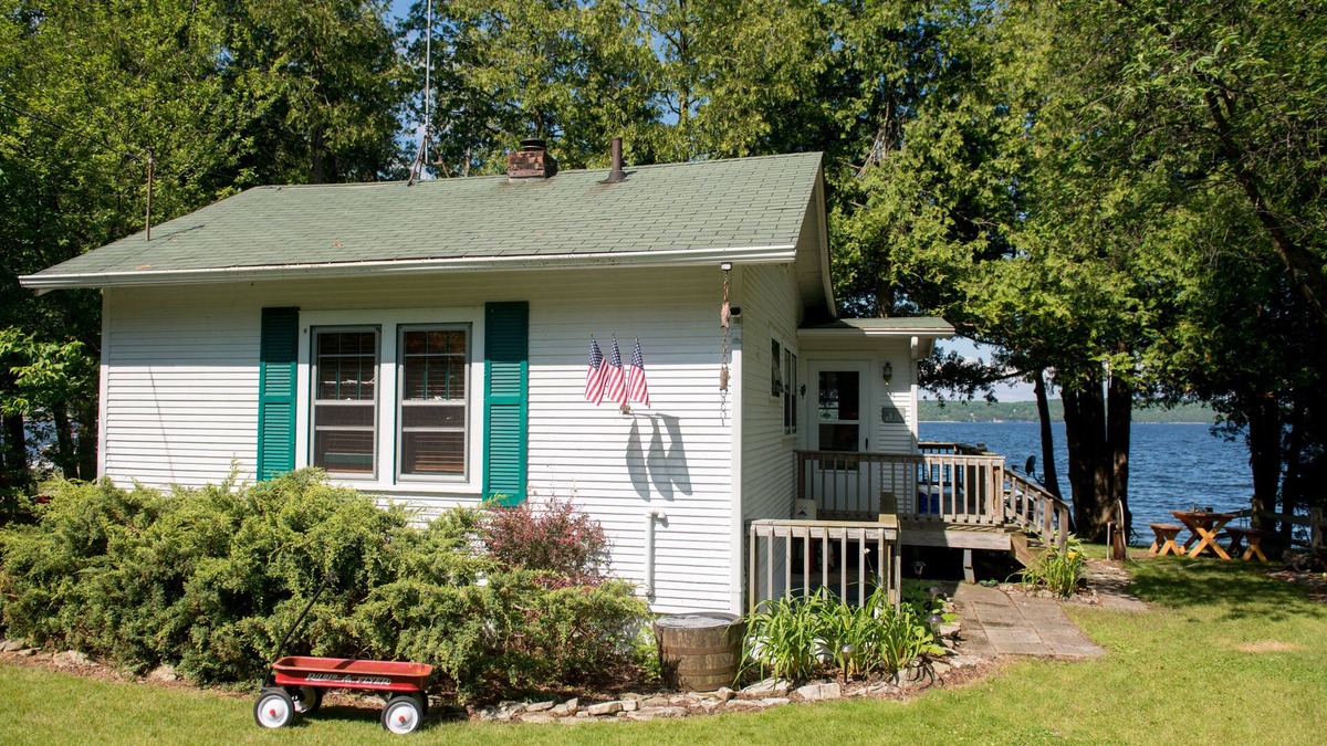 Gills Rock Cottage | Beautiful Waterfront Cottage