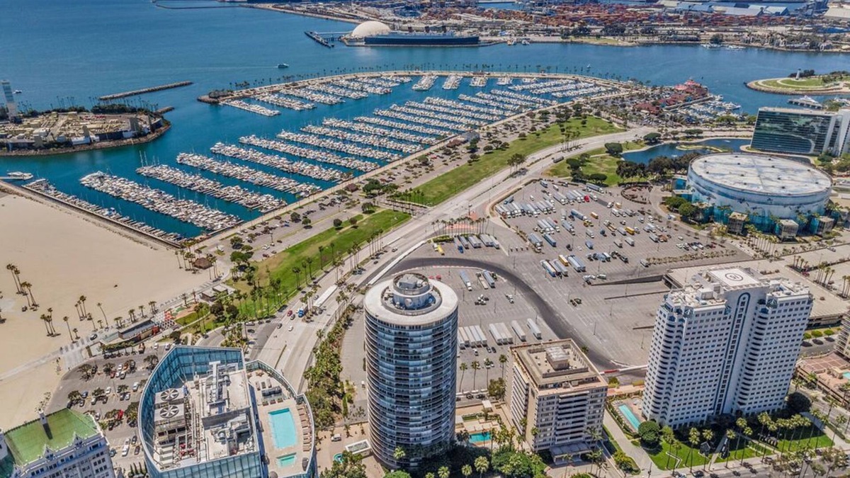 East Village Condo | Beautiful Waterfront Condo with Balcony in Long Beach