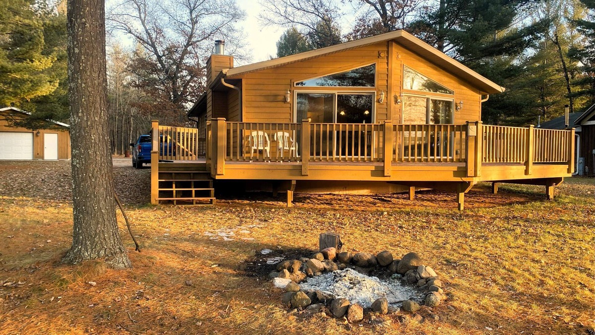 Ingalls Cabin | Beautiful waterfront and wildlife views in this quiet riverfront cabin