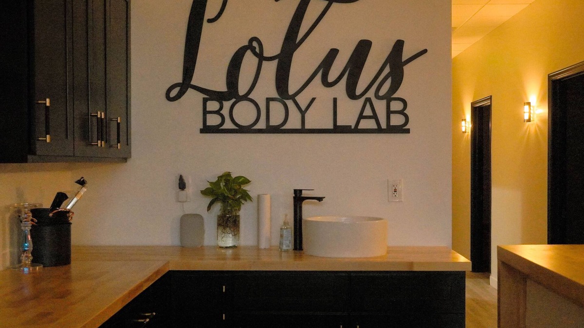 College Park House | Beautiful wellness spa that is located in the Historic College Park Community.