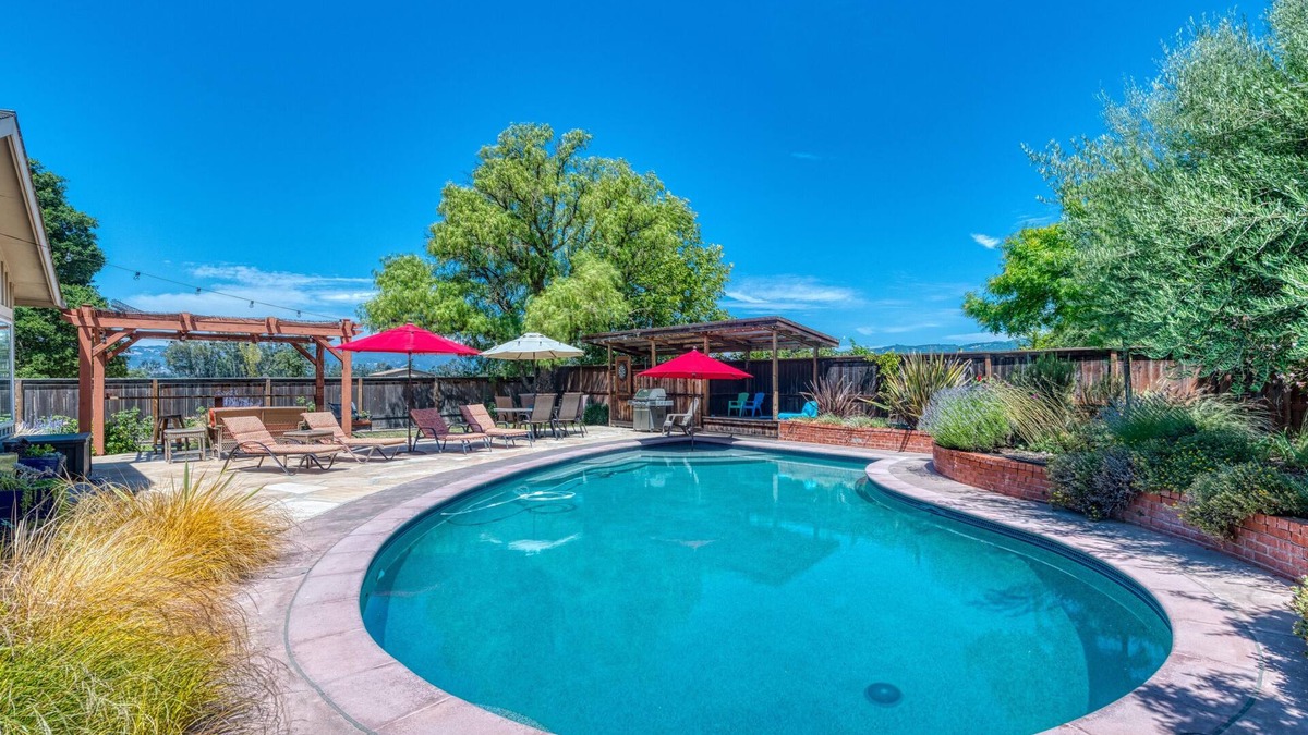 Sonoma House | Beautiful Wine Country Retreat w/New Pool & Kitchen, Game Room Barn & Views!