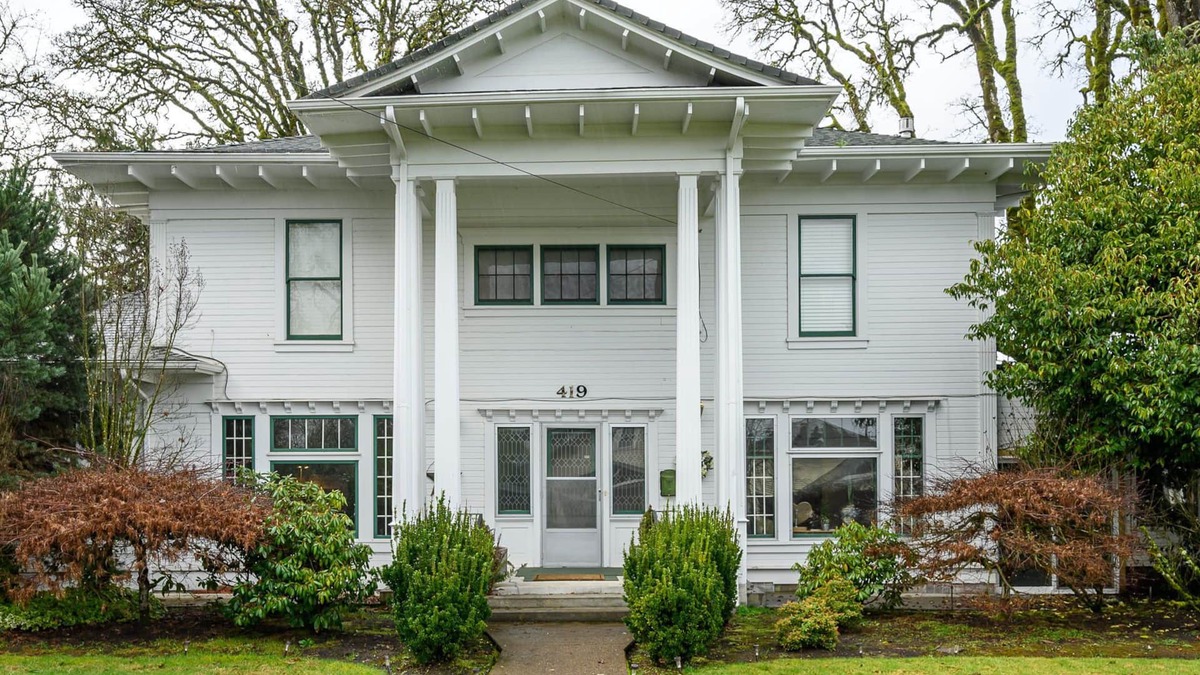 Carlton House | Beautiful Wine Country Escape