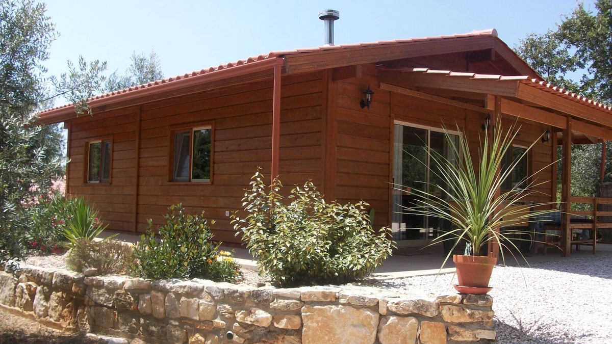 Ansiao House | Beautiful Wooden Lodge Set In Olive Grove With Shared Pool.Close To Amenities