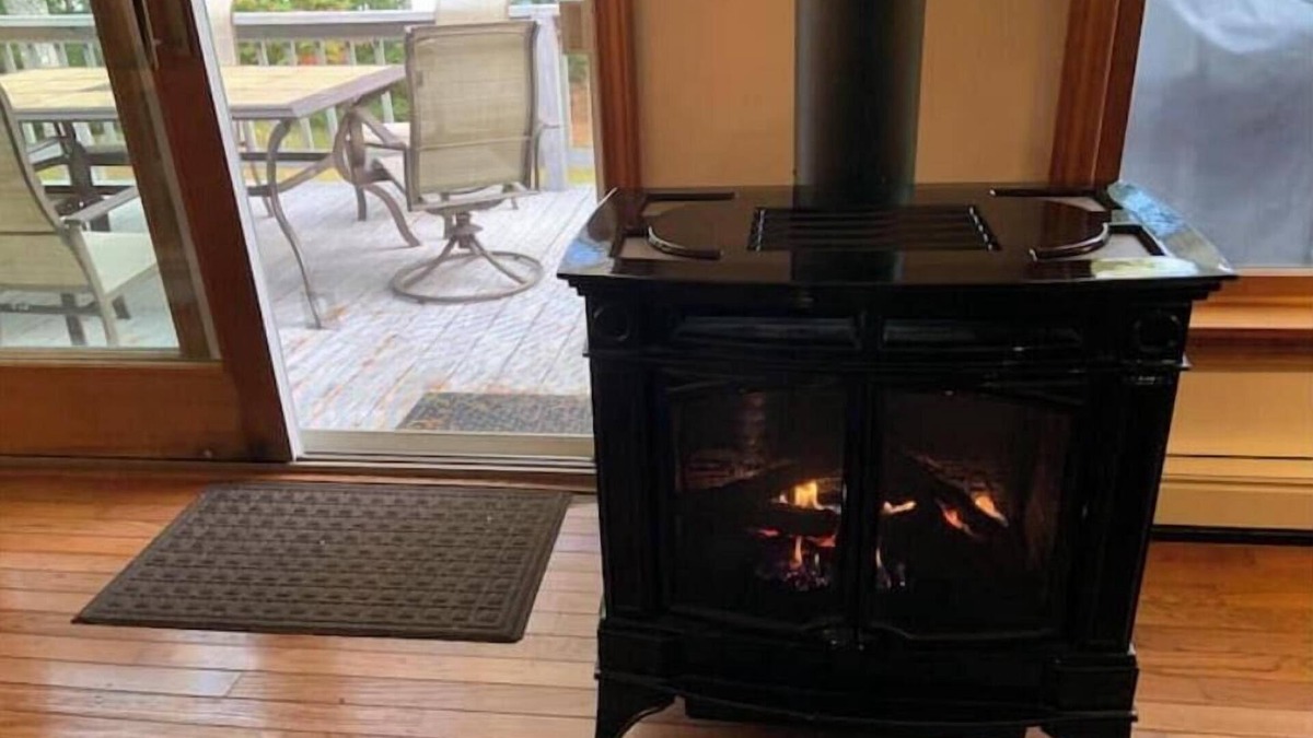 Surry House | Beautiful Year Round Maine Retreat: Lakeside Cottage with dock and boats