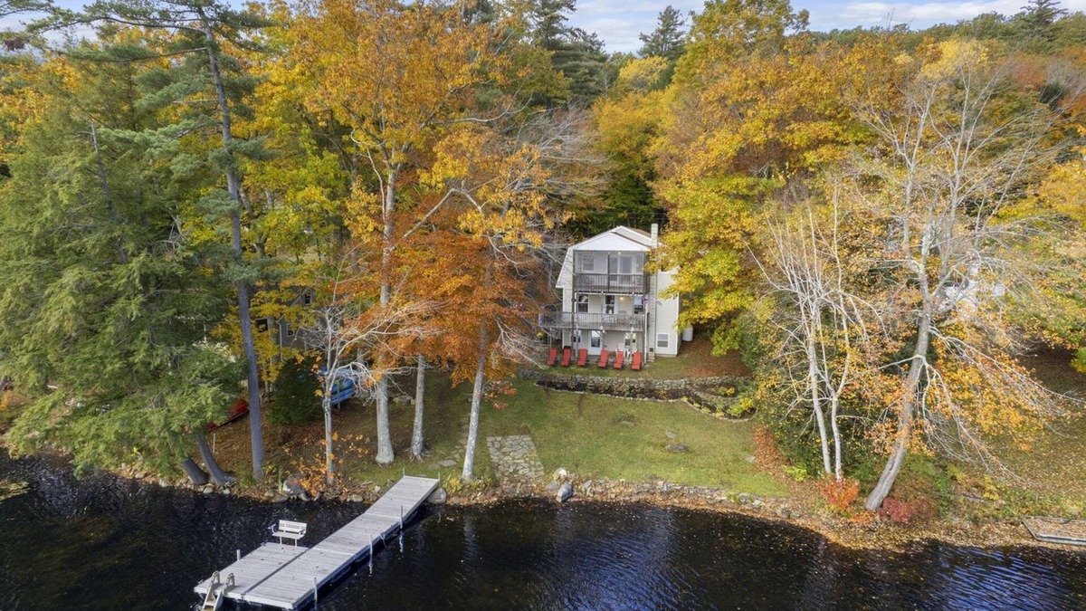 Litchfield House | Beautiful Year-Round Lakefront Home