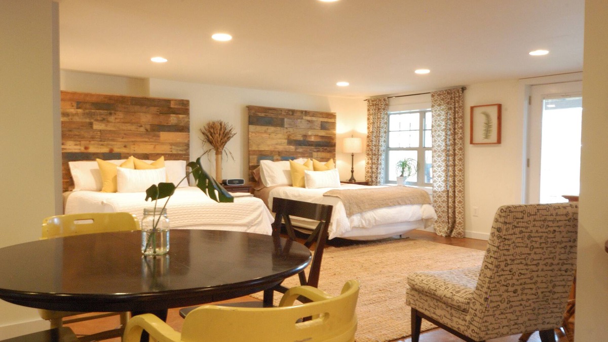 Licton Springs House | Beautifully Appointed Apt, Blocks to Green Lake available for monthly rental