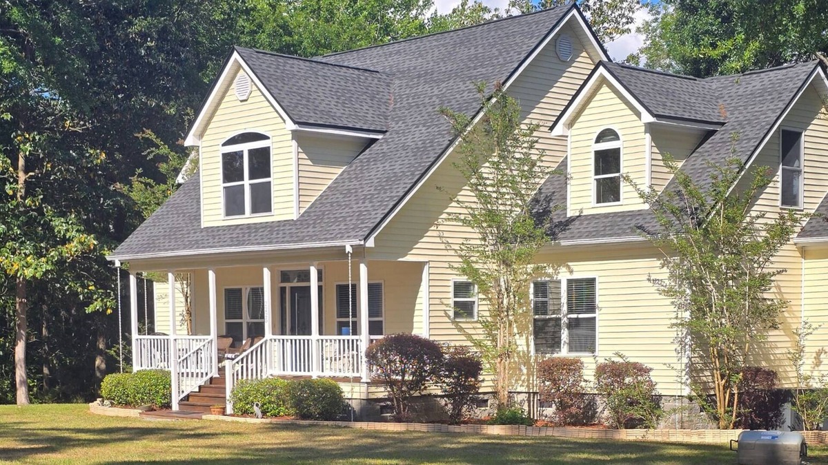 Dale House | Beautifully appointed river house with private dock and 10 minutes from Beaufort