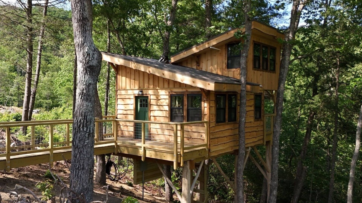 Zirconia Cabin | Beautifully Crafted Tajar Treehouse near Tuxedo Falls