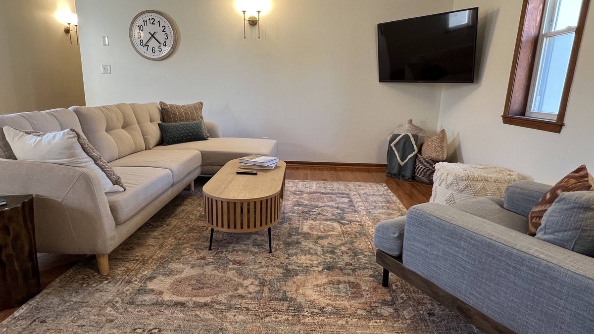 Van Buren House | Beautifully curated and spacious 2 bedroom loft