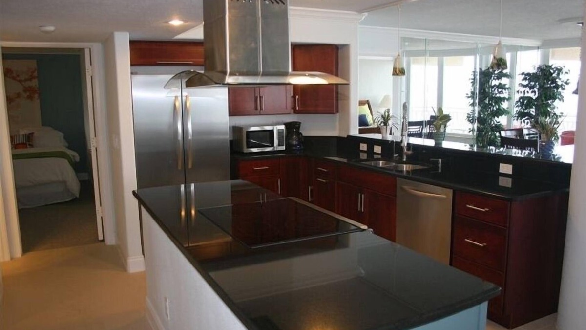 Daytona Beach Shores Condo | Beautifully decorated, 3bed/3BA - 5th Floor, Direct Ocean Front