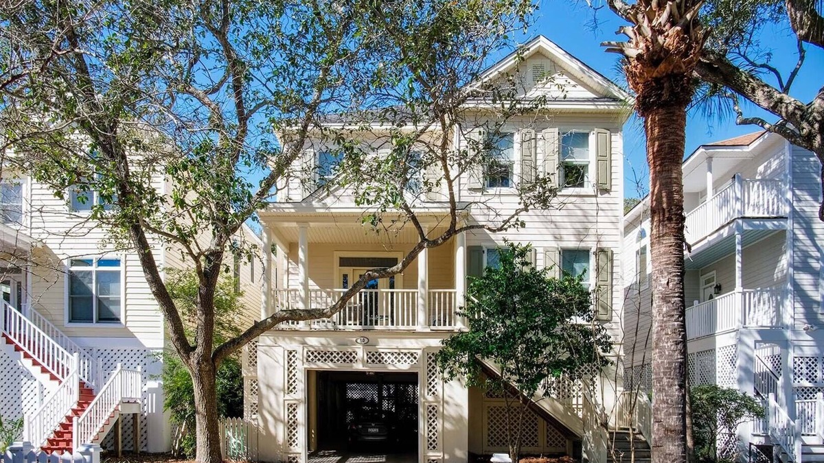 Isle of Palms House | Beautifully decorated home in Wild Dunes with beach access and rooftop deck