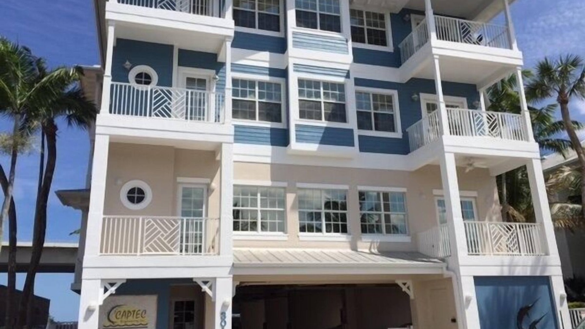 Stuart Condo | Beautifully Decorated Condo Located Just .4 Mile from Downtown Stuart