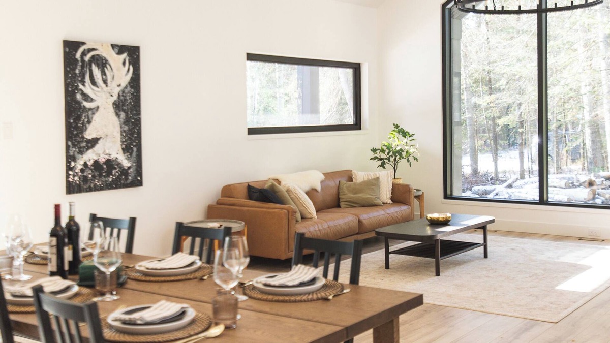 Victoria Beach Cottage | Beautifully Designed 4 Season The New Casa Noir