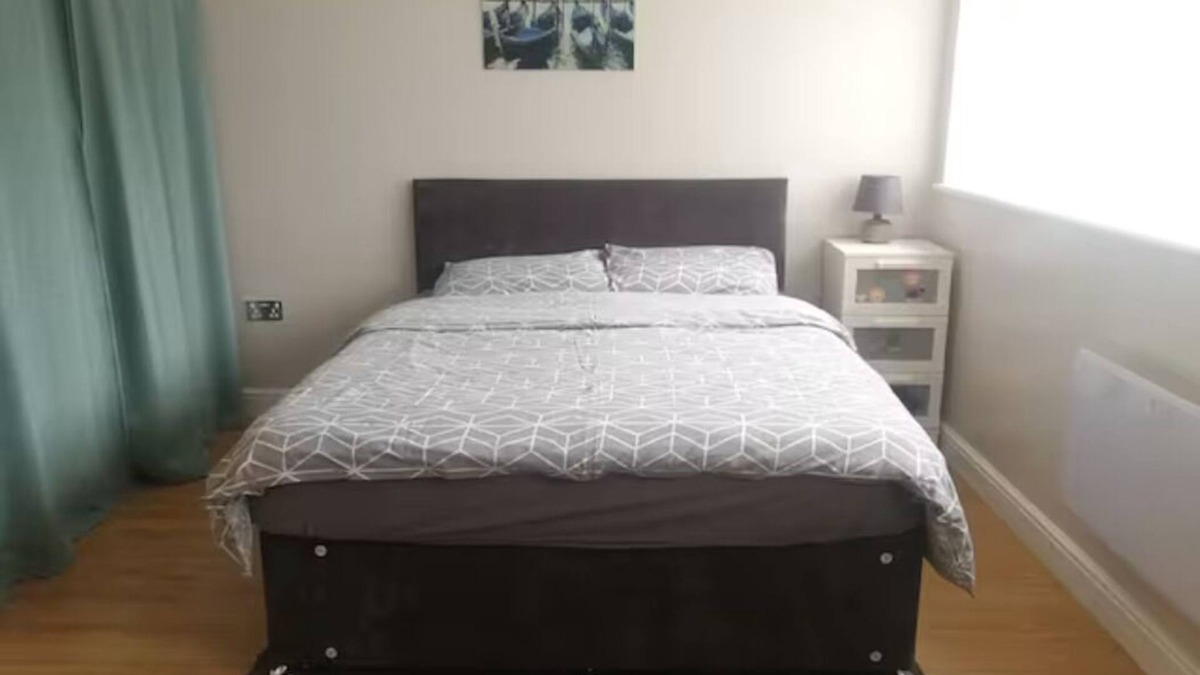 Oakengates House | Beautifully Designed Studio/house in Telford