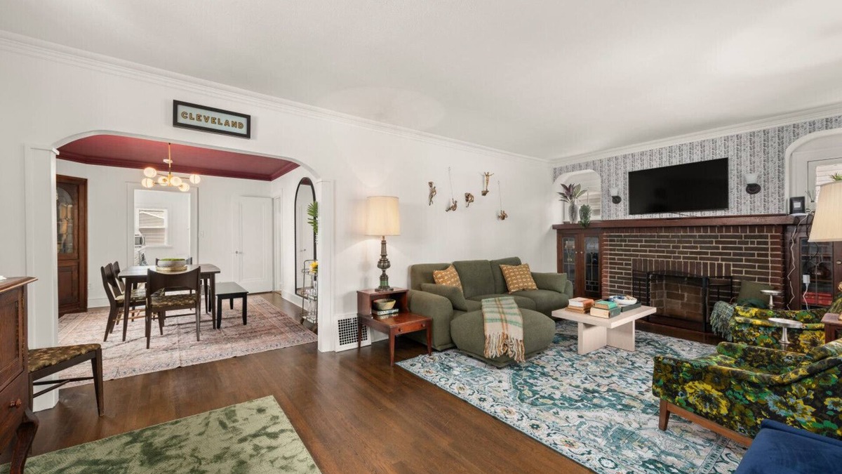 Kamm's Corners Apartment | Beautifully Designed, Hot Tub, Game Room, N64, Sleeps 10