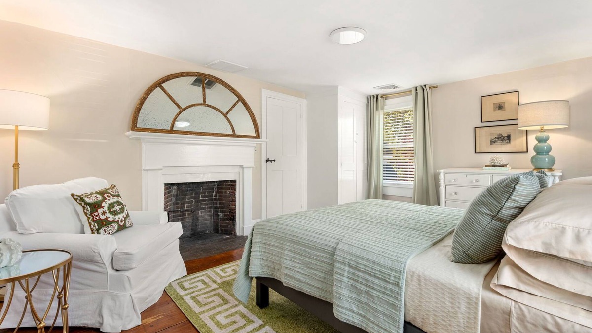 Portsmouth House | Beautifully Designed Guest House on Charming Aquidneck Island