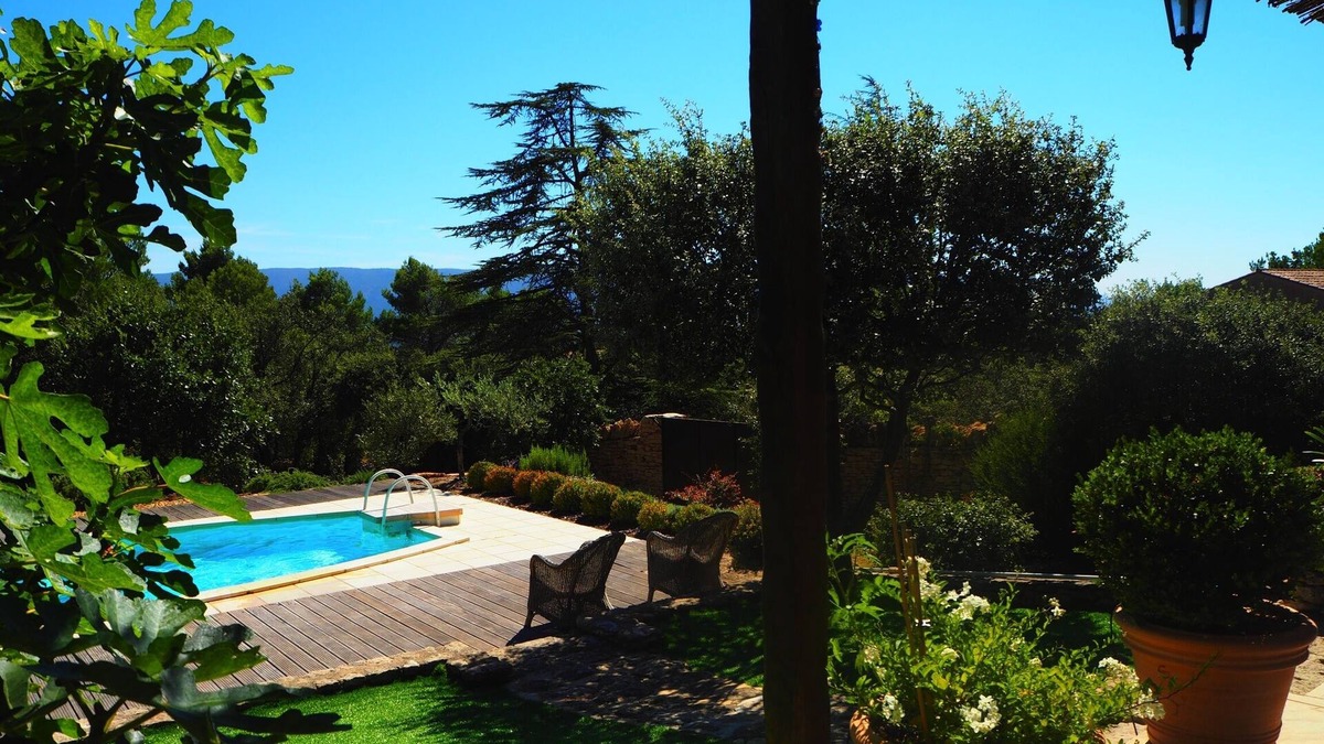 Cabrieres-d'Avignon House | Beautifully decorated house in a quiet natural setting with swimming pool and tennis court