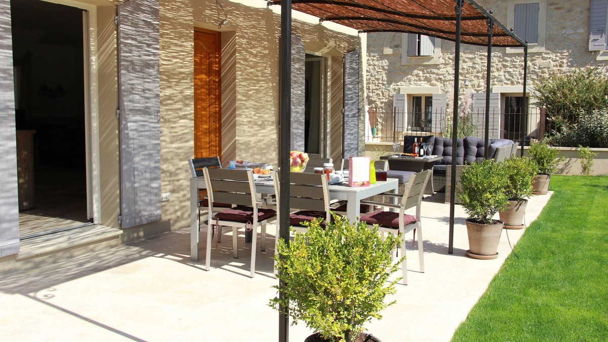 Taillades House | Beautifully furnished & equipped 3 Bedrooms/2 Bathrooms + pool, in the Luberon.