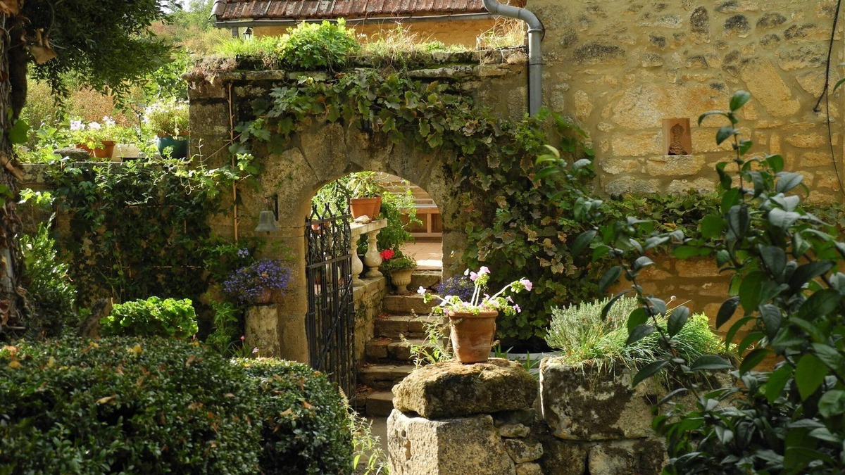 Grolejac House | Beautifully located stone house in over 400 year old domaine *