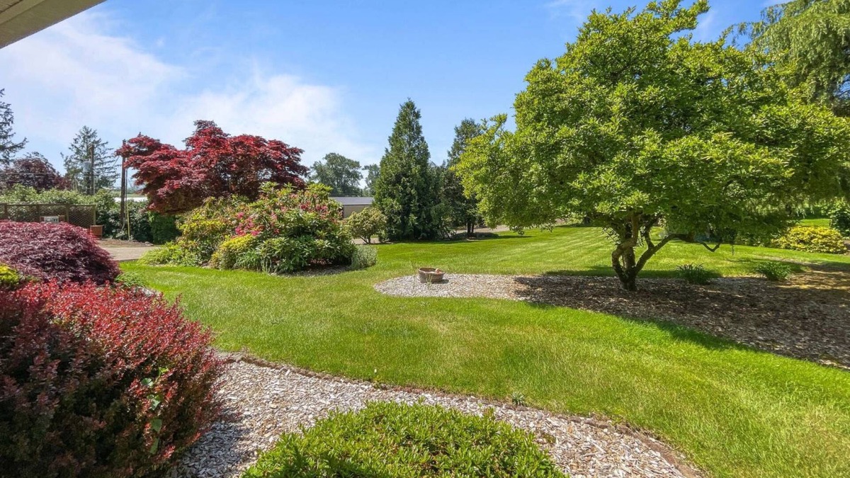 Tillamook House | Beautifully Manicured Acres, Pet Friendly, Huge Deck w/Cover and Fire-Piet, BBQ, Near Wilson River