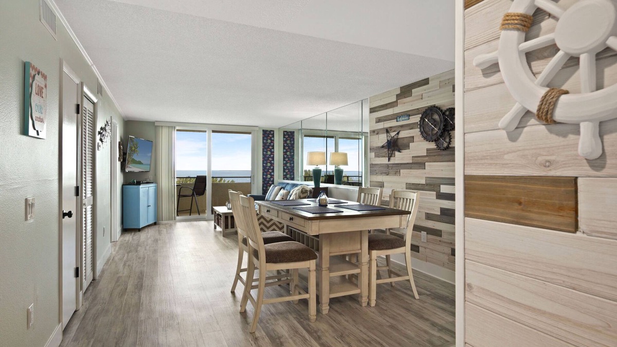 Hudson Condo | Beautifully Peaceful Island Getaway
