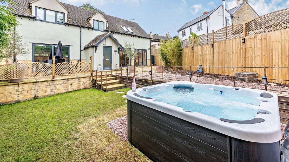 Enstone House | Beautifully presented holiday cottage in the Cotswolds - The Old Garage