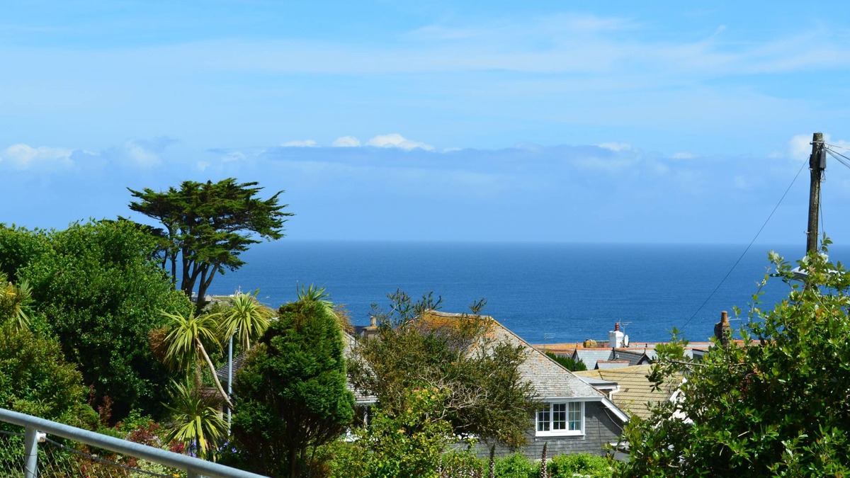 St Ives Apartment | Beautifully Presented, Luxury Ground Floor Apartment With Sea Views and parking