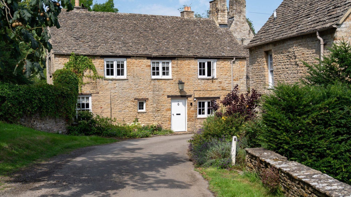 Chipping Norton Cottage | Beautifully presented holiday cottage with luxurious touches - Woodman Cottage